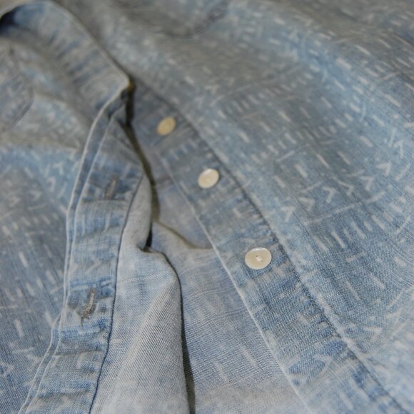 Carbon 2 Cobalt patterned split-back chambray shirt - Picture 7 of 7